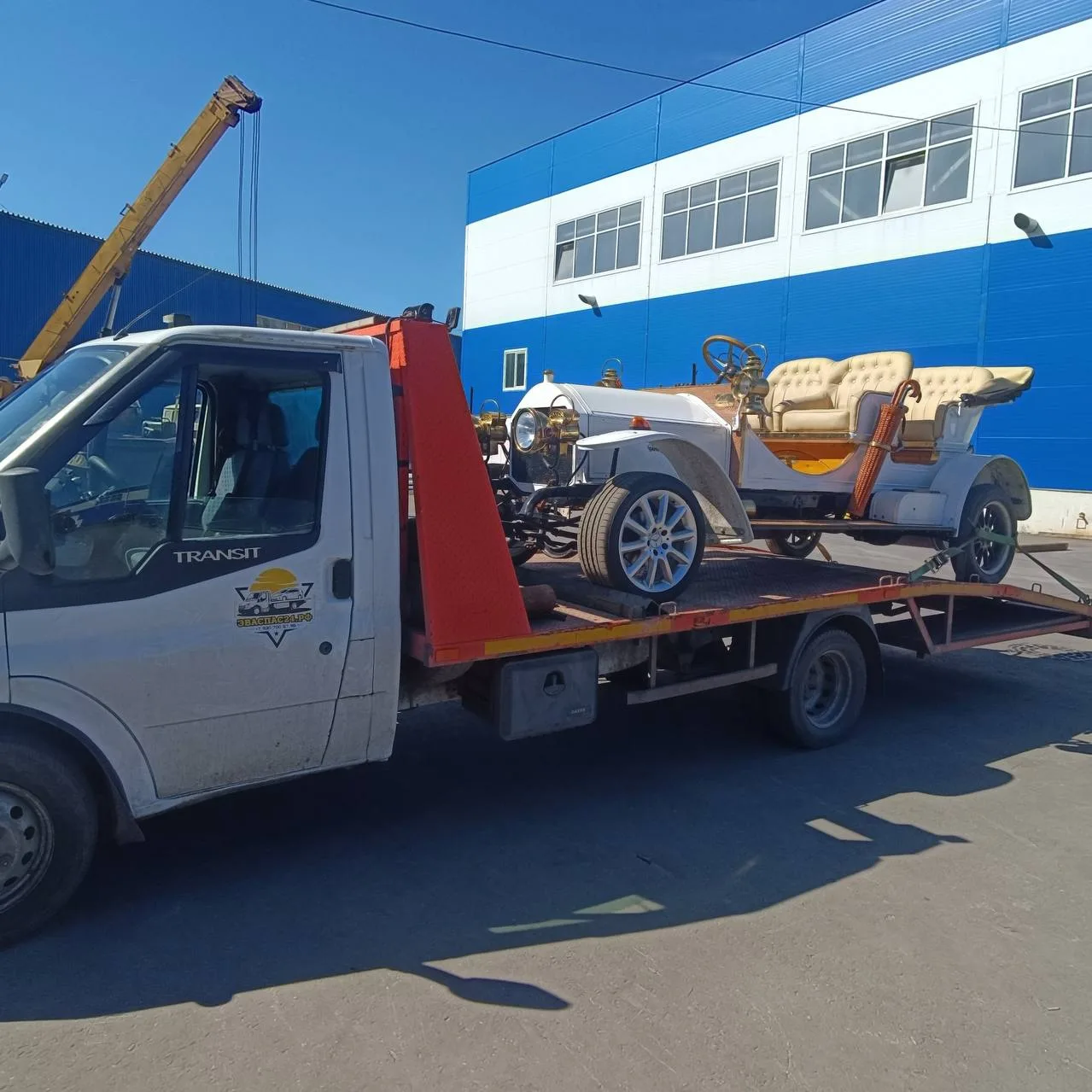 Погрузка автомобиля на эвакуатор на проспекте Гагарина