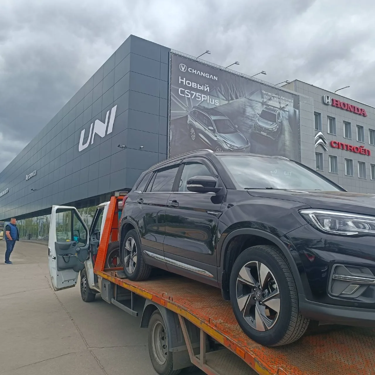 Эвакуатор на вызове у Кремля в Нижегородском районе