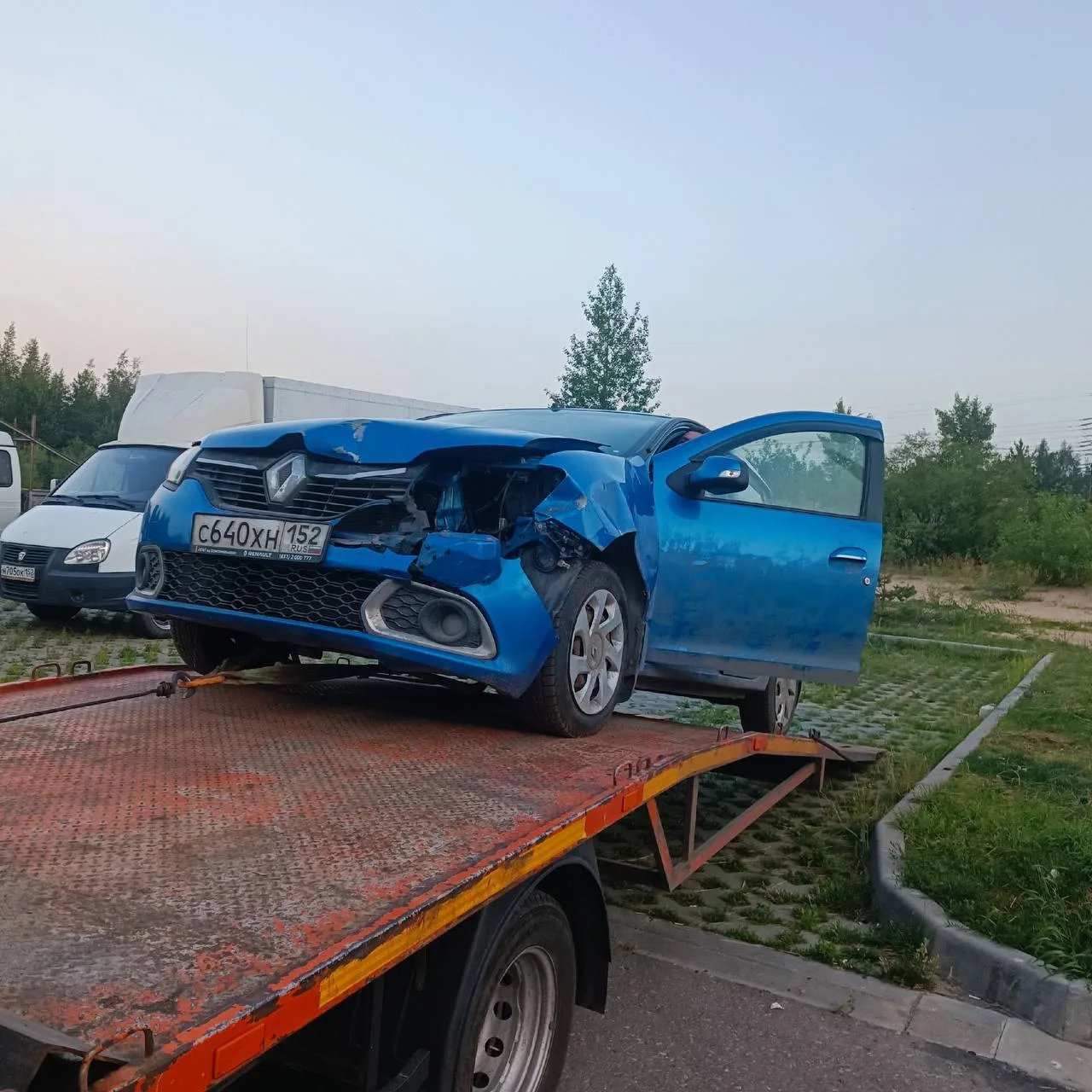 Эвакуация автомобиля после ДТП в Кстово